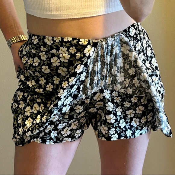 Forever 21 Floral Skirt w/ Built-In Shorts BNWT - Picture 4 of 13